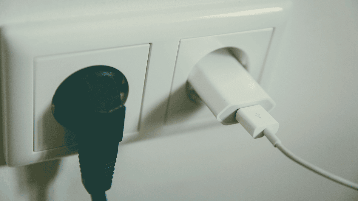 Energianhukka: Vihdoin Tiedämme, Kuinka Paljon Latauslaite Kuluttaa Ilman Kytkettyä Puhelinta