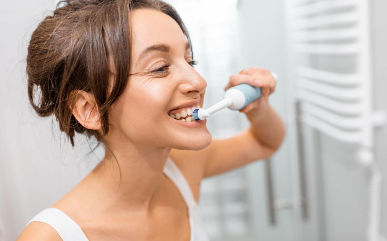 Veden Huuhtelu? Sähköhammasharja Vai Käsihammasharja? Suurimmat Myytit Suun Hygieniasta