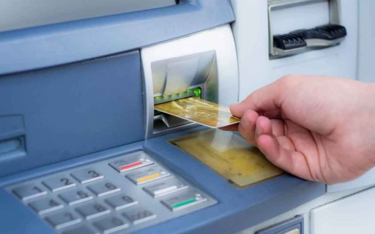 Kun Nostat Rahaa Pankkiautomaatista, Tarkista Aina Tämä Tärkeä Seikka Ennen Kortin Asettamista Paikalleen.