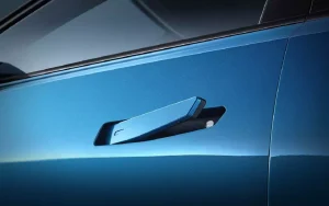 Monet Ihmiset Ovat Jääneet Loukkuun Tesla-Autojen Elektronisten Ovenkahvojen Vuoksi: Yritys Etsii Jo Keinoja Niiden Korvaamiseksi.