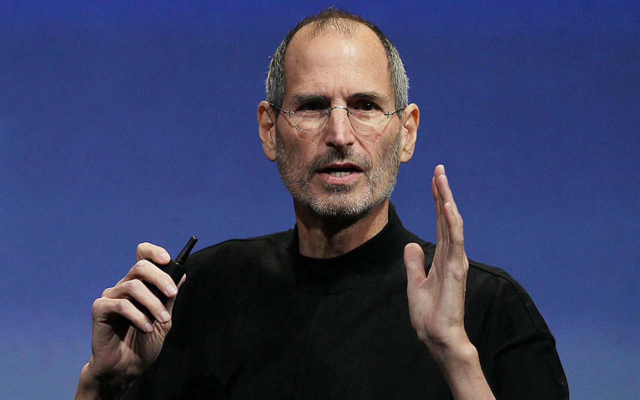 Halusin Pitää Taukoa Ios 26:Sta, Joten Latasin Iphoneni Deloreaniin Palatakseni Ios 4:N Ja Steve Jobsin Aikakauteen.