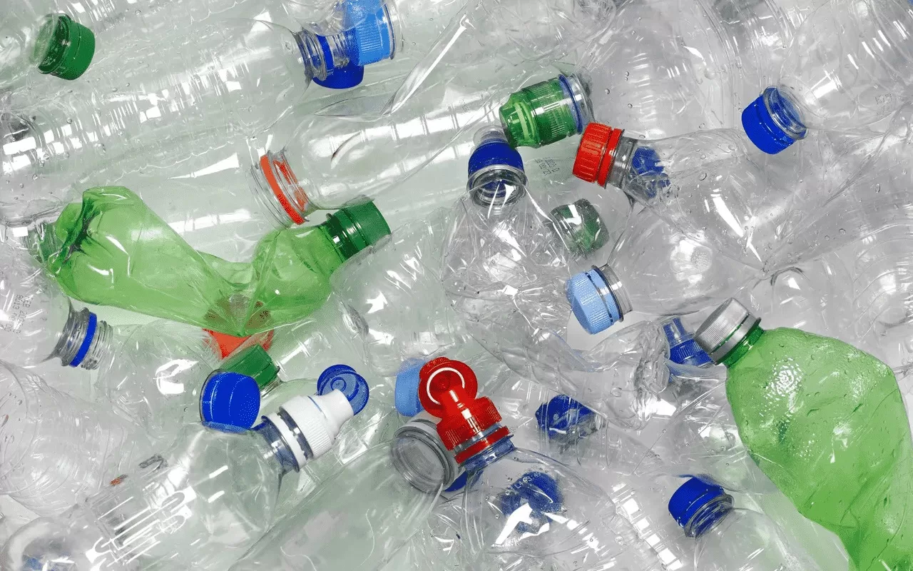 Tutkijat Muuttavat Muovijätteen Tehokkaiksi Materiaaleiksi Hiilidioksidin Talteenottoon
