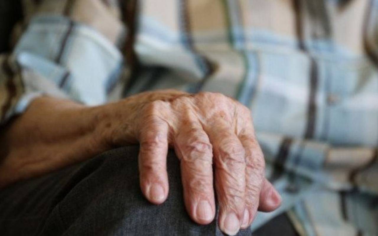 Hyvästi, Työ: Hän Jää Eläkkeelle 62-Vuotiaana... Ja Itkee Hämmästyksestä Nähdessään Ensimmäisen Eläkkeensä.