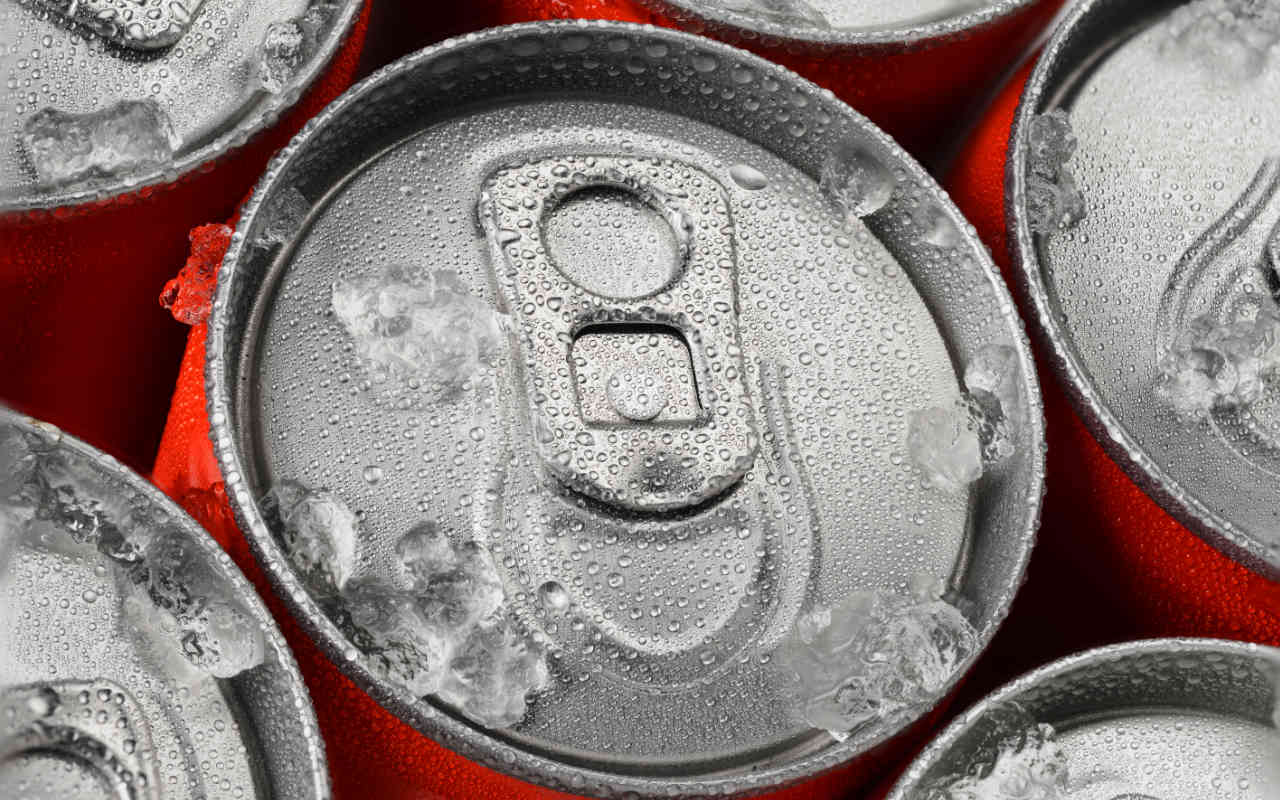 Se Ei Ole Esteettisistä Syistä: Mikä On Limupullon Renkaan Reiän Tarkoitus?