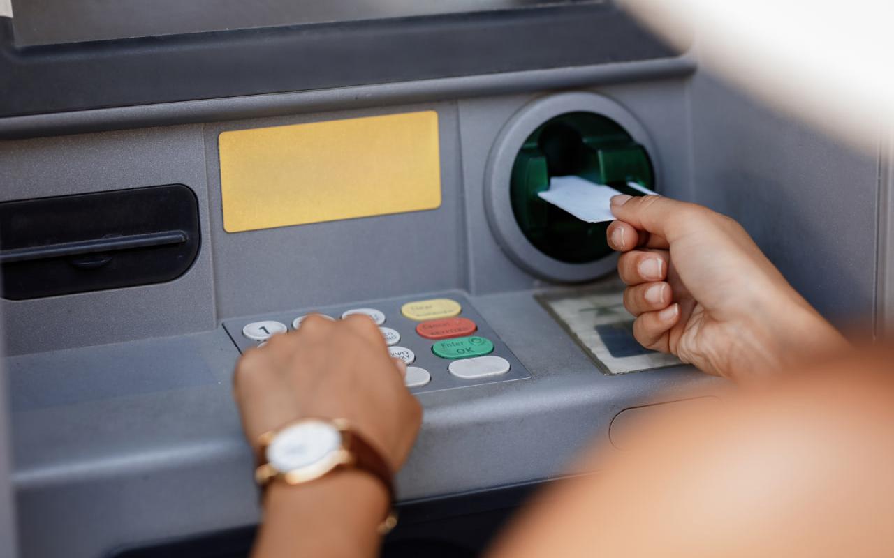 Pankkiautomaatit Muuttuvat Lokakuussa 2025: Mitkä Ovat Uudet Käteisnostorajat Kussakin Pankissa?