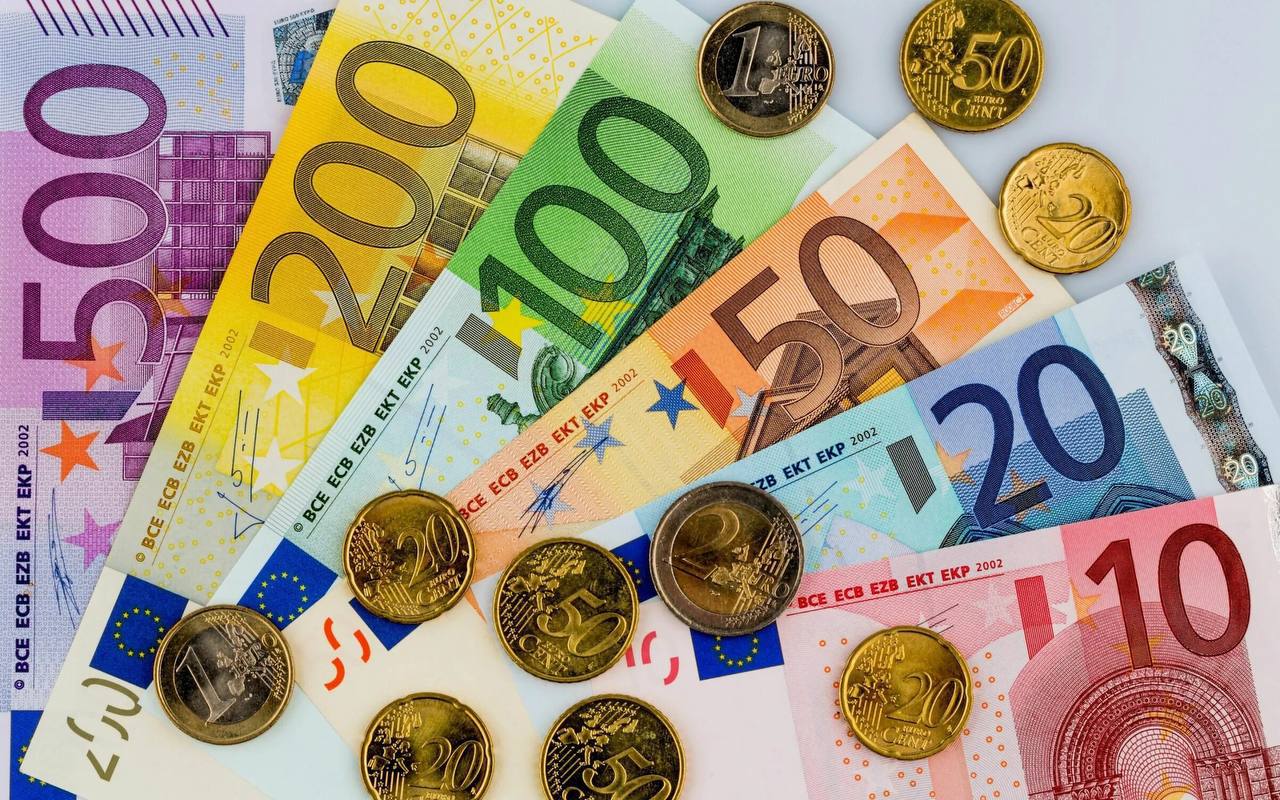 Kuinka Paljon Käteistä Rahaa Tulisi Pitää Kotona? Euroopan Keskuspankin Suositukset Hätätilanteiden Varalle.
