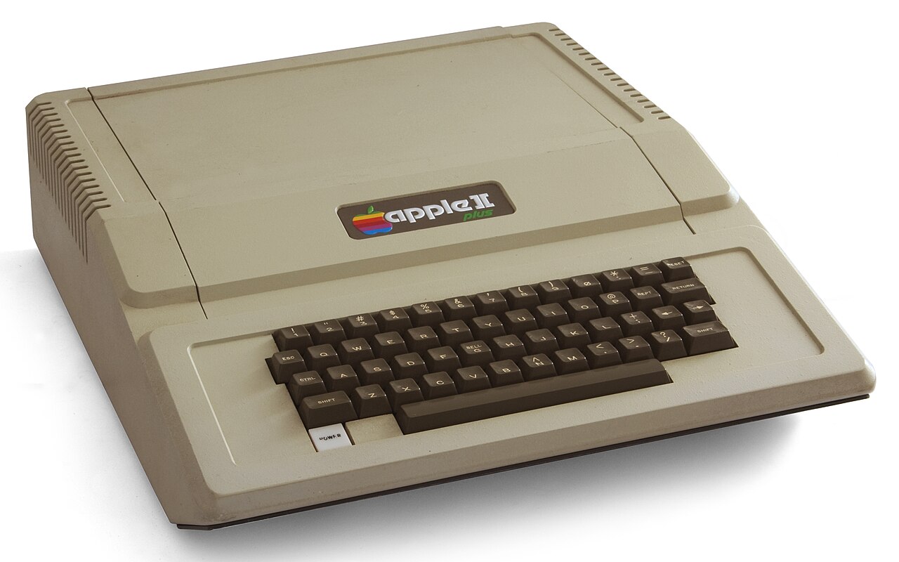 Yksikään Apple Ii:lle Ehdotetuista 2000 Beige-Sävyistä Ei Sopinut Steve Jobsille. Siksi Hän Pyysi Jotakuta Keksimään Oman Sävyn.