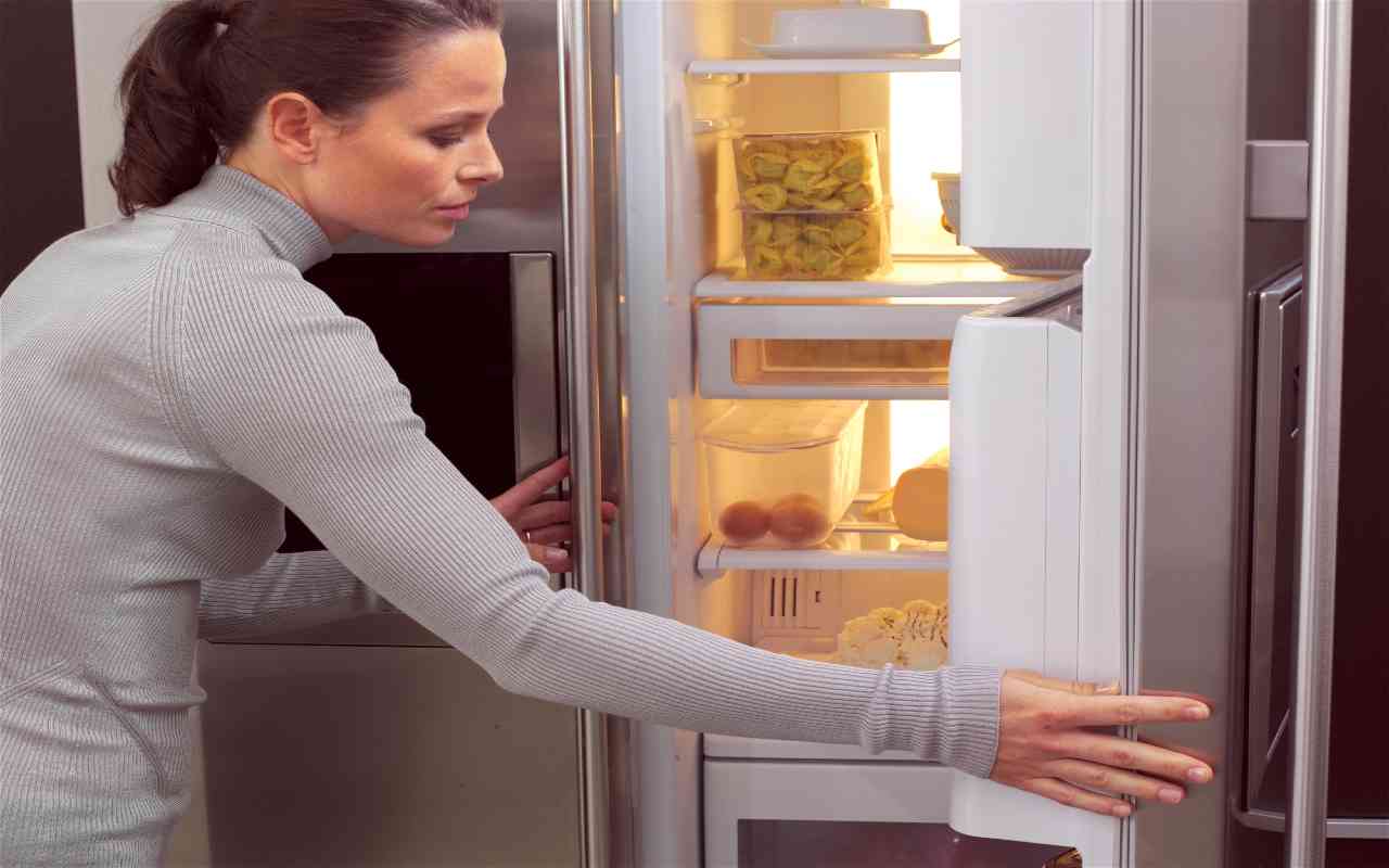 Harvat Tietävät: Mihin Tarkoitukseen Jääkaapin Pakastinosassa Oleva Pieni Aukko On Tarkoitettu?