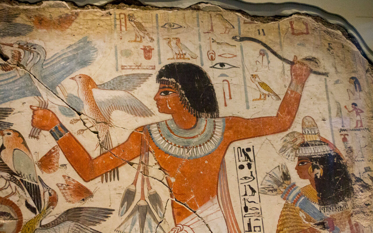 Sakkaran Ainutlaatuisen 4000 Vuotta Vanhan Perhepatsaan Löytäminen Muuttaa Käsitystämme Muinaisen Egyptin Taiteesta.