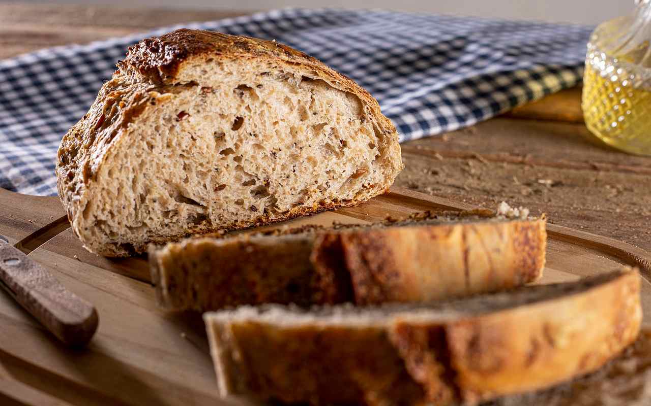 Kuinka Säilyttää Leipää, Jotta Se Säilyy Pidempään: Älä Käytä Muovipussia