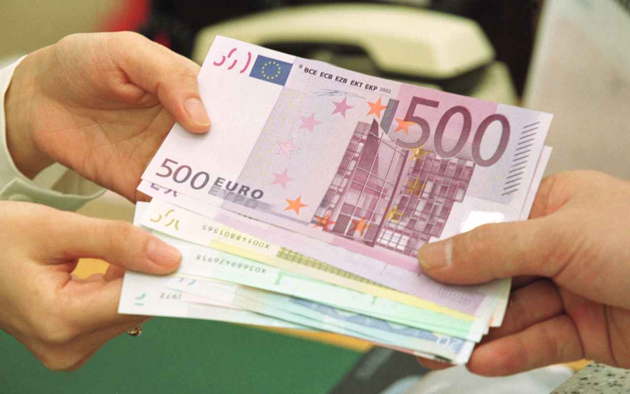 Kuinka Paljon Käteistä Rahaa Tulisi Pitää Kotona? Euroopan Keskuspankin Suositukset Hätätilanteiden Varalle.