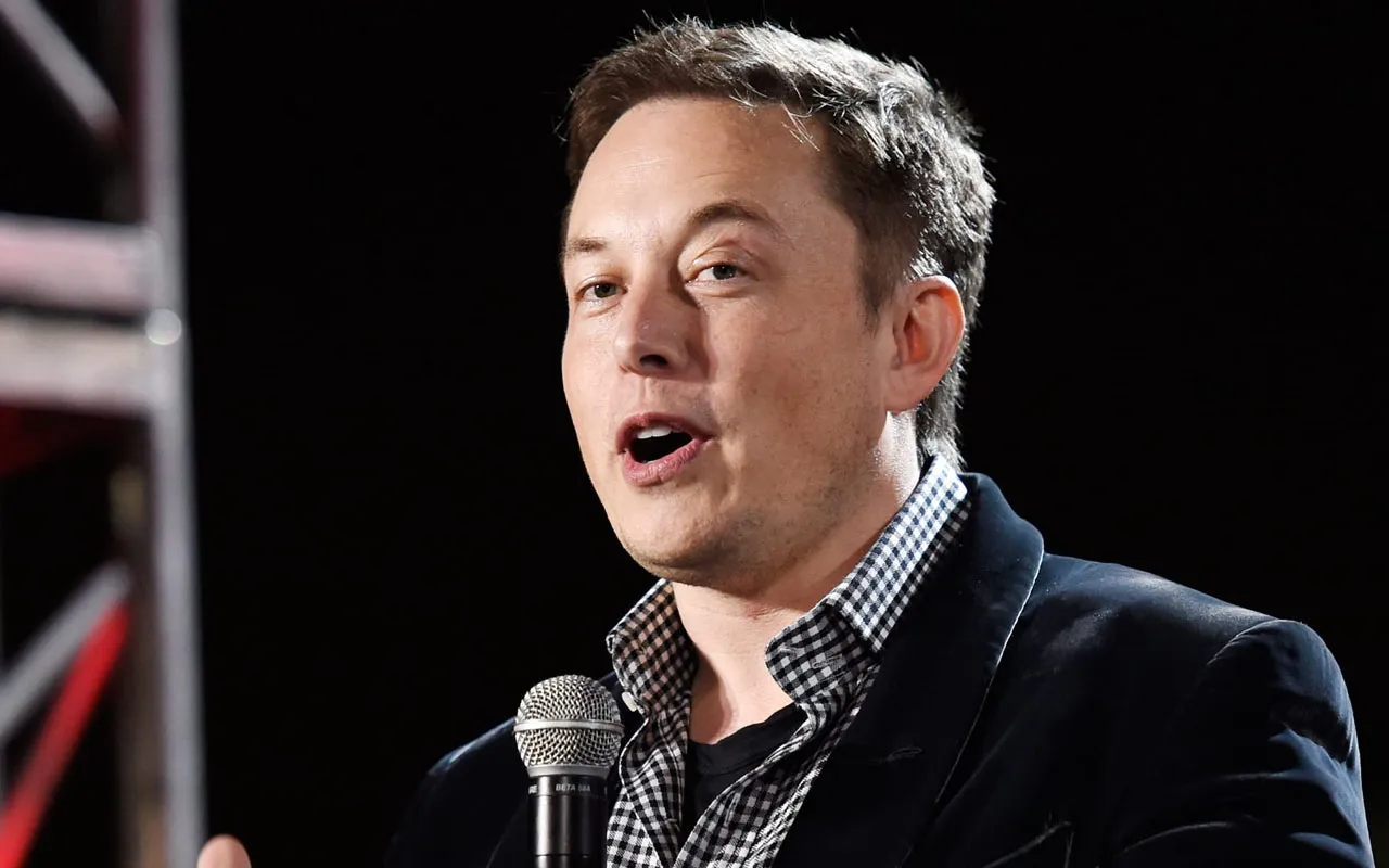 Elon Musk On Saanut Jotkut Asiakkaat Palaamaan Dieselpolttoaineen Pariin, Eikä Se Johdu Pelkästään Hänen Poliittisesta Toiminnastaan: Hän On Tehnyt Teslasta Epätavallisen Valmistajan.