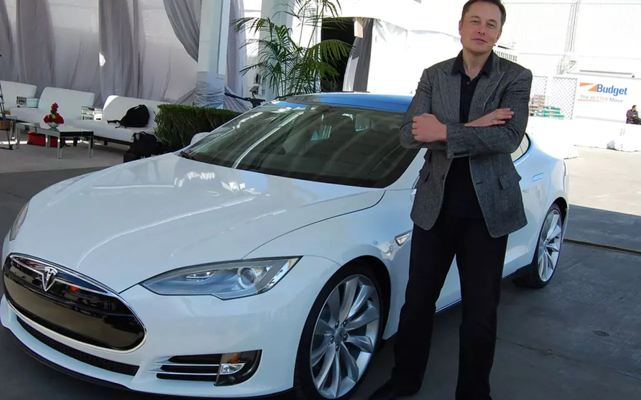 Elon Musk On Saanut Jotkut Asiakkaat Palaamaan Dieselpolttoaineen Pariin, Eikä Se Johdu Pelkästään Hänen Poliittisesta Toiminnastaan: Hän On Tehnyt Teslasta Epätavallisen Valmistajan.