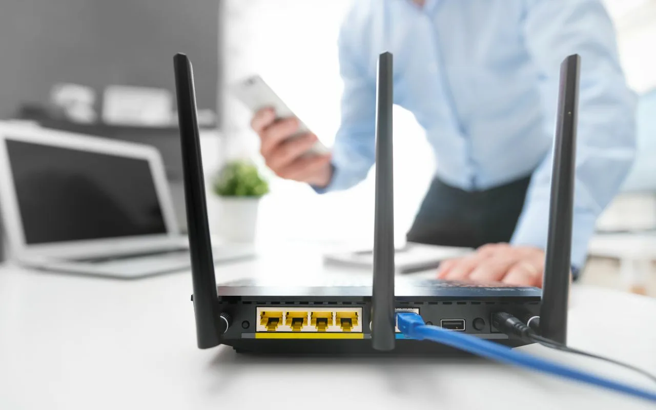 Nopeuta Wi-Fi-Yhteytesi Välittömästi Siirtämällä Tämä Esine Kauemmas Reitittimestä.