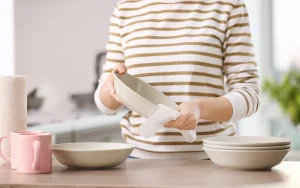 Asiantuntijat Väittävät, Että Tämä Esine Voi Kerätä Paljon Enemmän Bakteereja Kuin Wc-Istuin, Ja Sinä Kosketat Sitä Päivittäin.