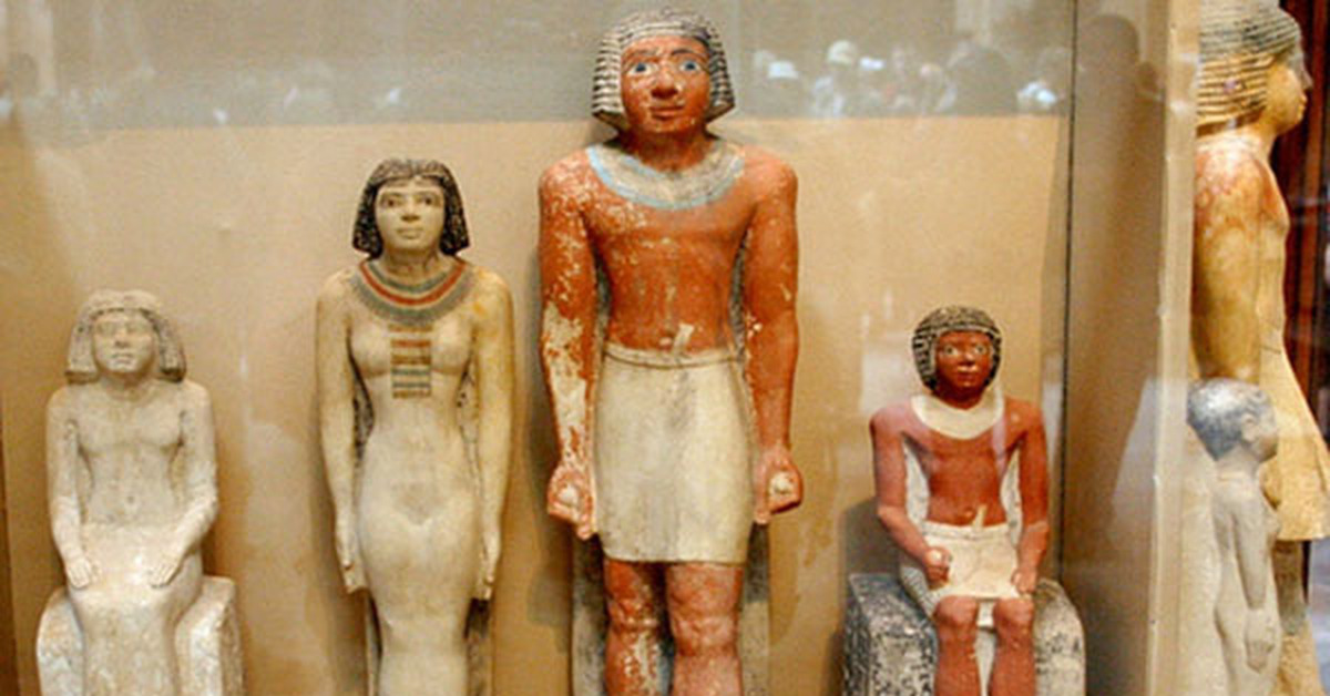 Sakkaran Ainutlaatuisen 4000 Vuotta Vanhan Perhepatsaan Löytäminen Muuttaa Käsitystämme Muinaisen Egyptin Taiteesta.