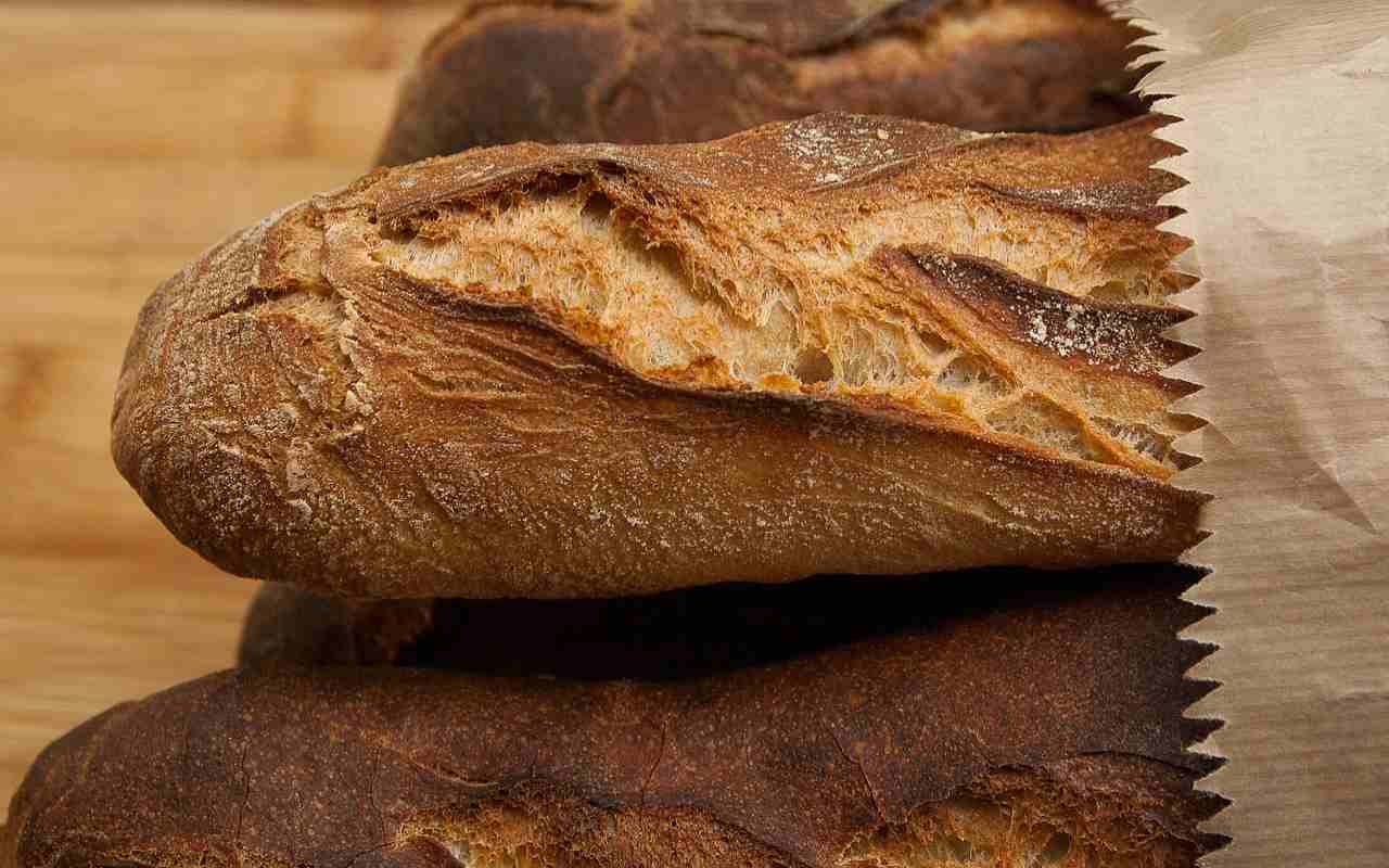 Kuinka Säilyttää Leipää, Jotta Se Säilyy Pidempään: Älä Käytä Muovipussia