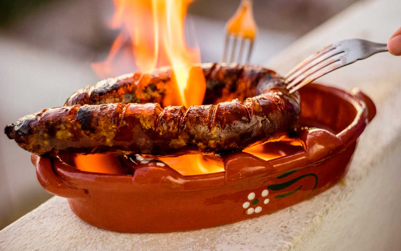 Harvat Tietävät: Miksi Grillauslevy On Hyvä Hieroa Valkosipulinkynnellä Ennen Grillausta?