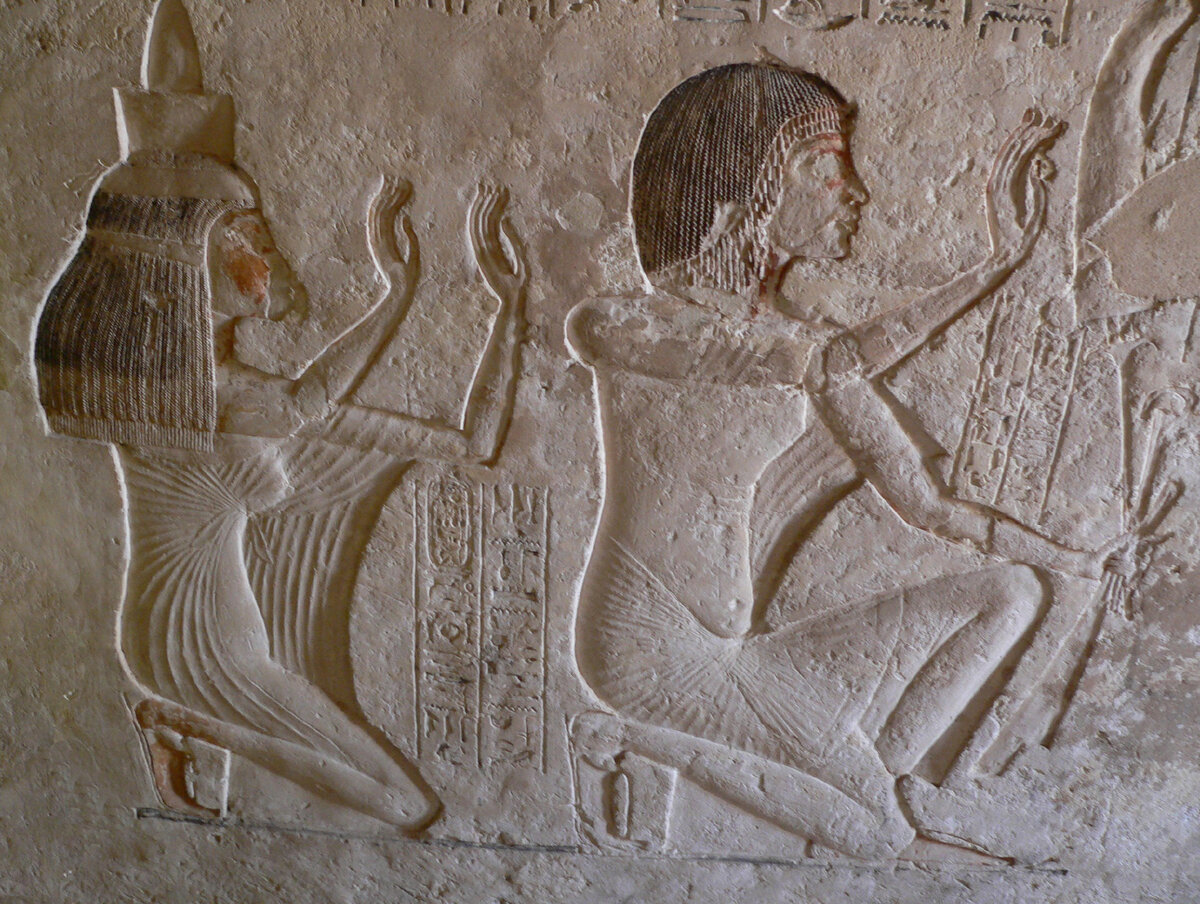 Sakkaran Ainutlaatuisen 4000 Vuotta Vanhan Perhepatsaan Löytäminen Muuttaa Käsitystämme Muinaisen Egyptin Taiteesta.