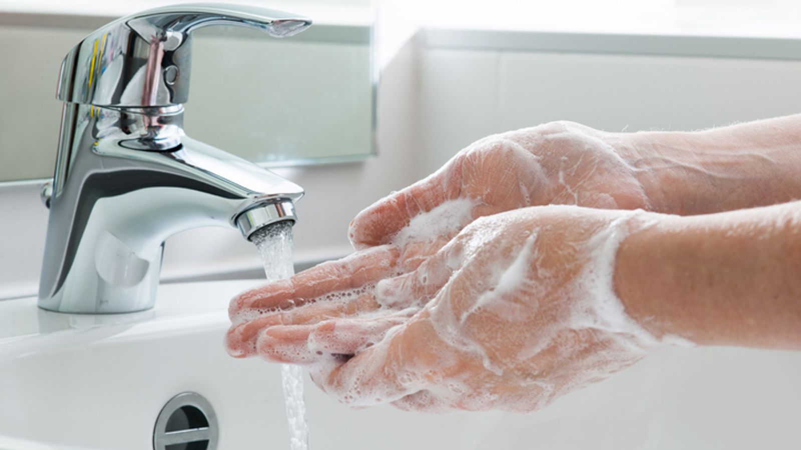 Hygienia 65 Vuoden Jälkeen: Ei Kerran Päivässä Eikä Kerran Viikossa. Näin Usein Sinun Tulisi Käydä Suihkussa Pysyäksesi Terveenä.
