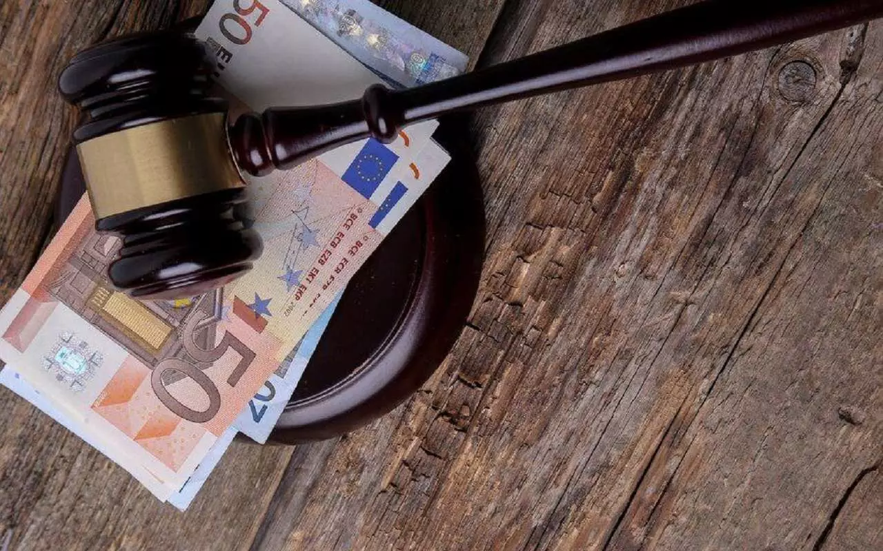 Hän Rakensi Poikansa Varten Elementtitalon Rakentamiselle Soveltumattomalle Alueelle Ilman Lupaa Ja Tuomittiin Puolitoista Vuodeksi Vankeuteen Ja Talon Purkamiseen.
