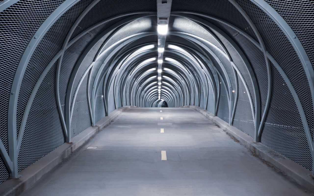 Se On Maailman Pisin Ja Syvin Vedenalainen Tunneli, Maailmanennätys, Ja Myös Tien Ylitys.