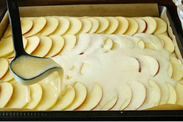 La Preparo La Sera E La Mattina Dopo A Colazione Non Ne Resta Più: Torta Di Mele Morbida In Teglia, Semplice E Leggera Con Appena 220 Kcal