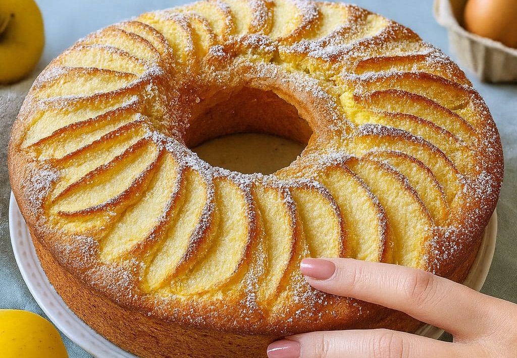 Con Due Mele Preparo La Ciambella Più Morbida Che Ci Sia, Non Smetterai Più Di Rifarla (E Io La Rendo Più Leggera Così)!