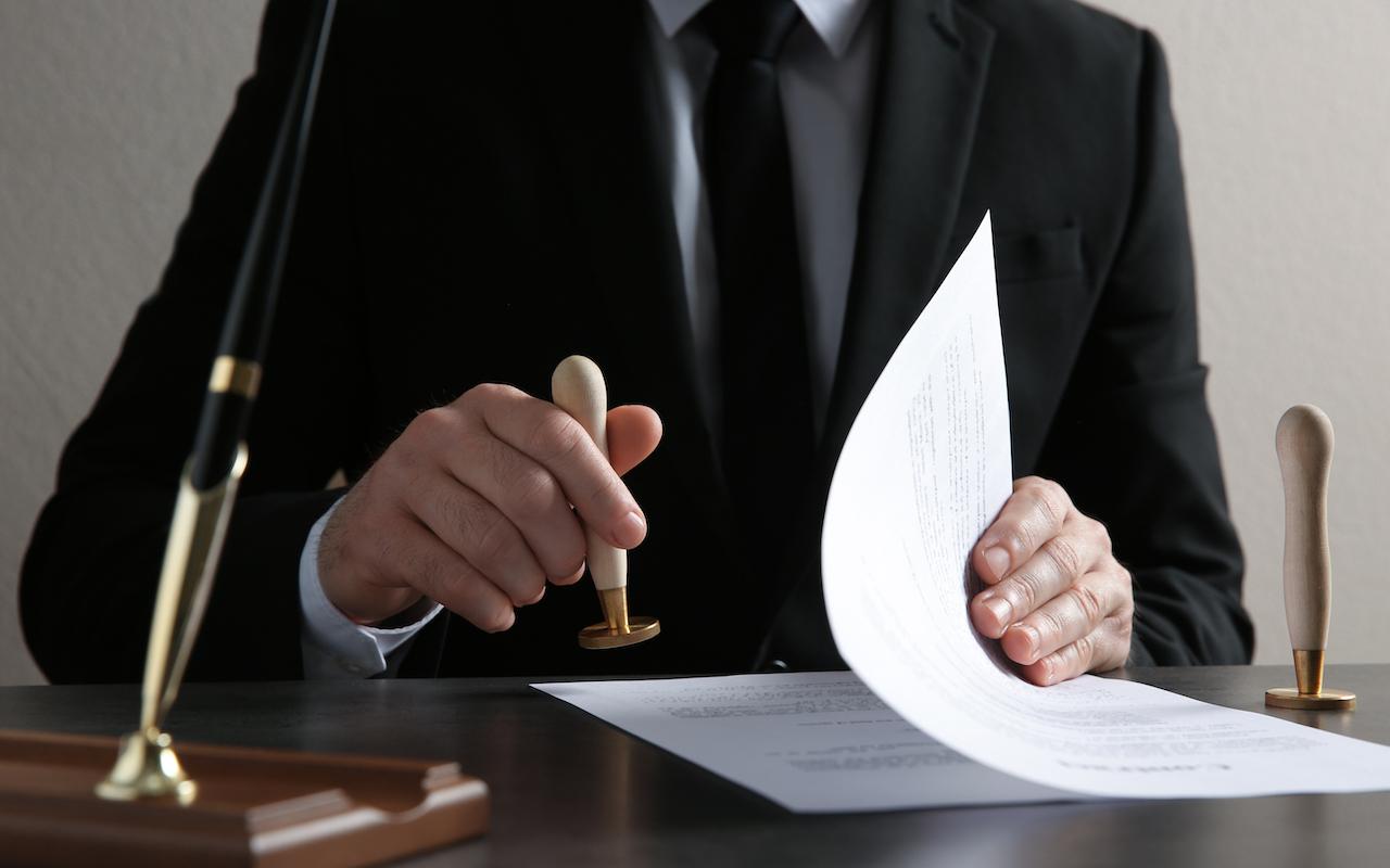 Eläkkeelle Jäänyt Notaari Joutuu Palauttamaan 59 161,10 Euroa Sosiaaliturvajärjestelmään Saatuaan Eläkettä Ollessaan Valtion Virassa: Tuomioistuin Antoi Päätöksen Hänen Edukseen.