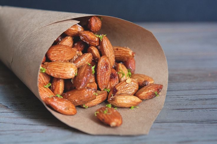 Paahdettu Manteli Ilmakeittimen Avulla: Joulumarkkinoiden Maku Edulliseen Hintaan