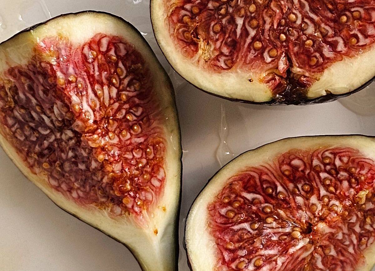 Jogurttikulho Viikunoilla Ja Pähkinöillä: Aamiainen Vain 10 Minuutissa