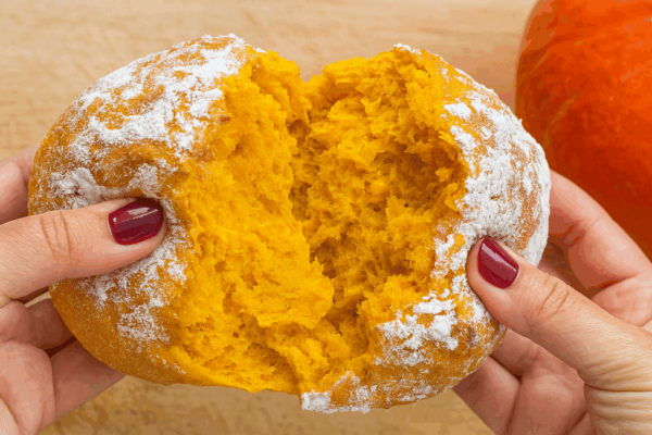 Il Pane Più Facile Del Mondo: Panini Alla Zucca Pronti Senza Impastare Si Preparano In 5 Minuti E Senza Fatica, Ti Risolvono La Cena