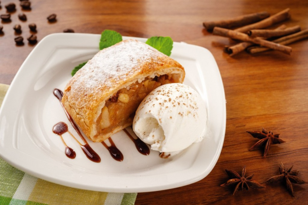 Marzipan-Manteli-Strudel Lehtitaikinalla: Syksyn Suosikki