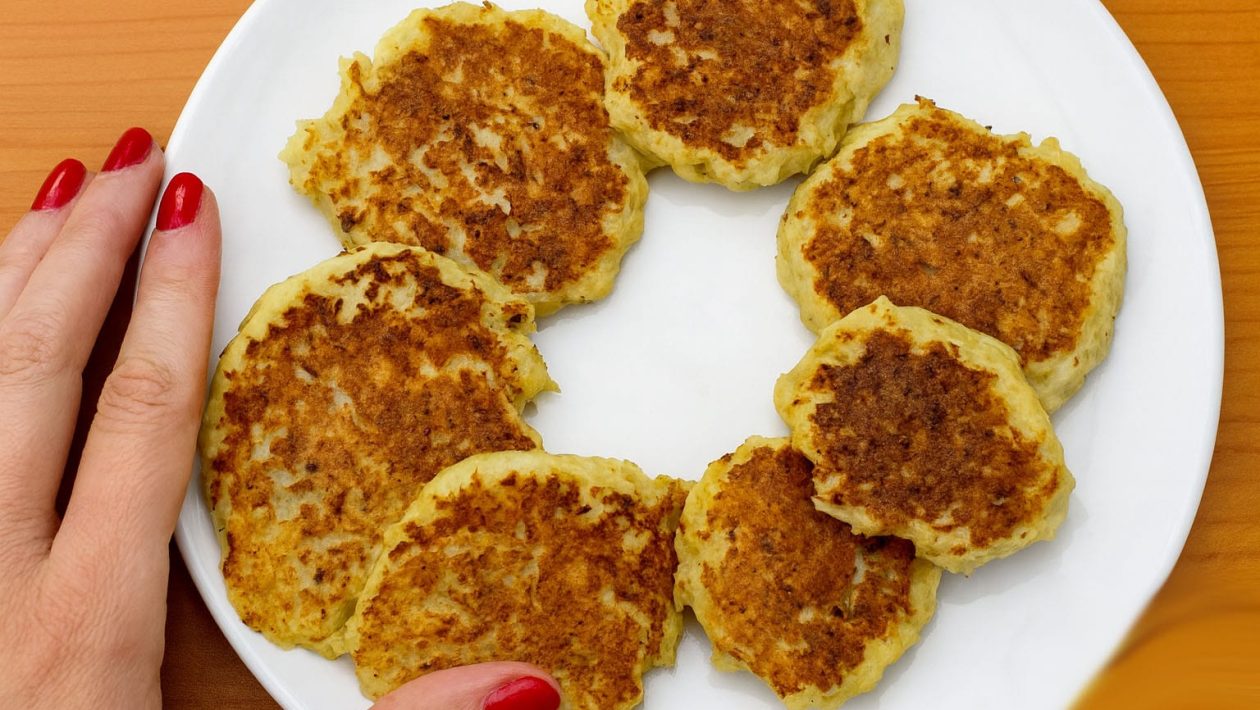 Ei Tavallisia Pannukakkuja: Kreikkalaisella Jogurtilla, Pellavansiemenillä Ja Chialla Valmistan Terveellisen Ja Pehmeän Aamiaisen, Joka Täyttää Sinut Tuntematta Syyllisyyttä