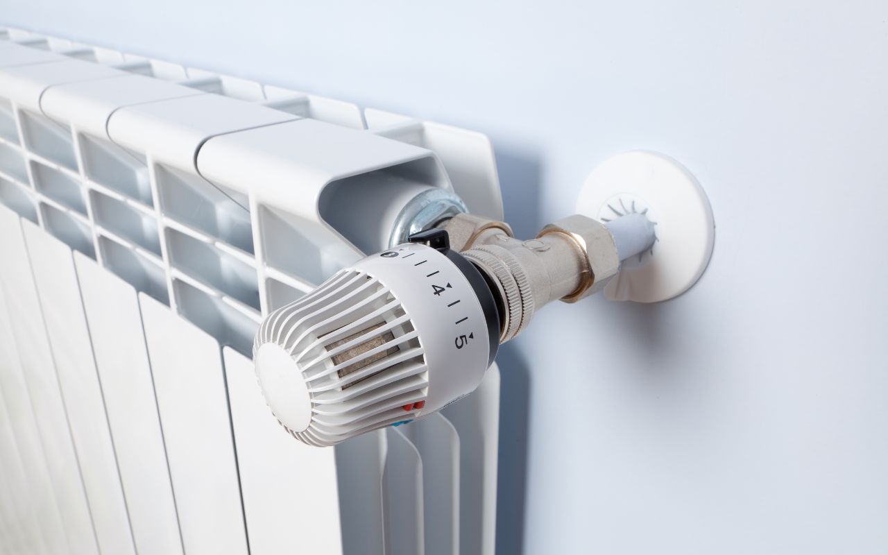 Pysy Lämpimänä Tänä Talvena: 10 Helppoa Tapaa Vähentää Lämmityskustannuksia