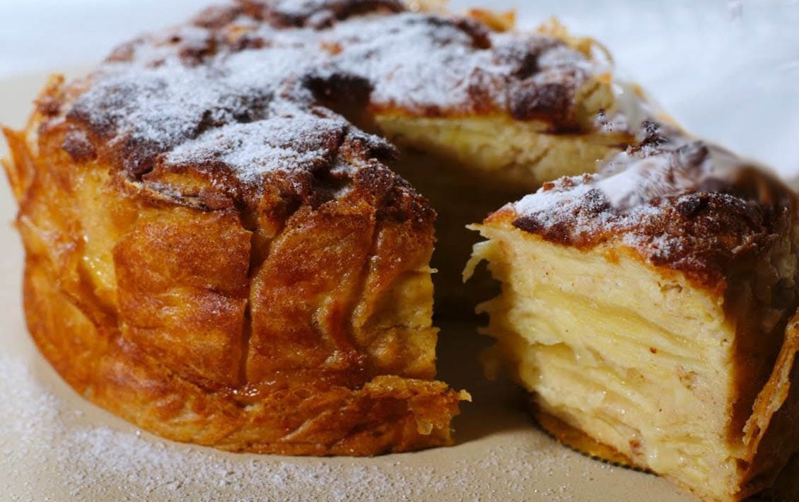 Kotona Sitä Pitää Aina Valmistaa 2 Tarjotinta, Sillä Tämä Omenapiirakka Valmistuu Muutamassa Tunnissa, Mutta Onneksi Siinä On Vain 170 Kcal!