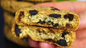 Kutsun Niitä Keskiyön Kekseihini: Runsaasti Kuitua Ja Proteiinia, Jotka Sopivat Täydellisesti Leffan Edessä Syömiseen Myöhään Illalla!