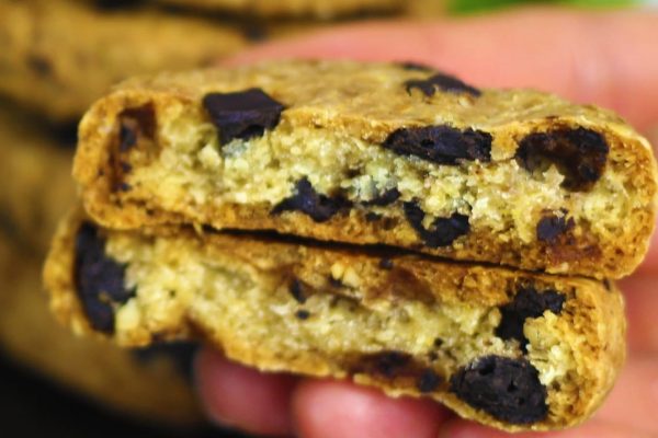 Kutsun Niitä Keskiyön Kekseihini: Runsaasti Kuitua Ja Proteiinia, Jotka Sopivat Täydellisesti Leffan Edessä Syömiseen Myöhään Illalla!