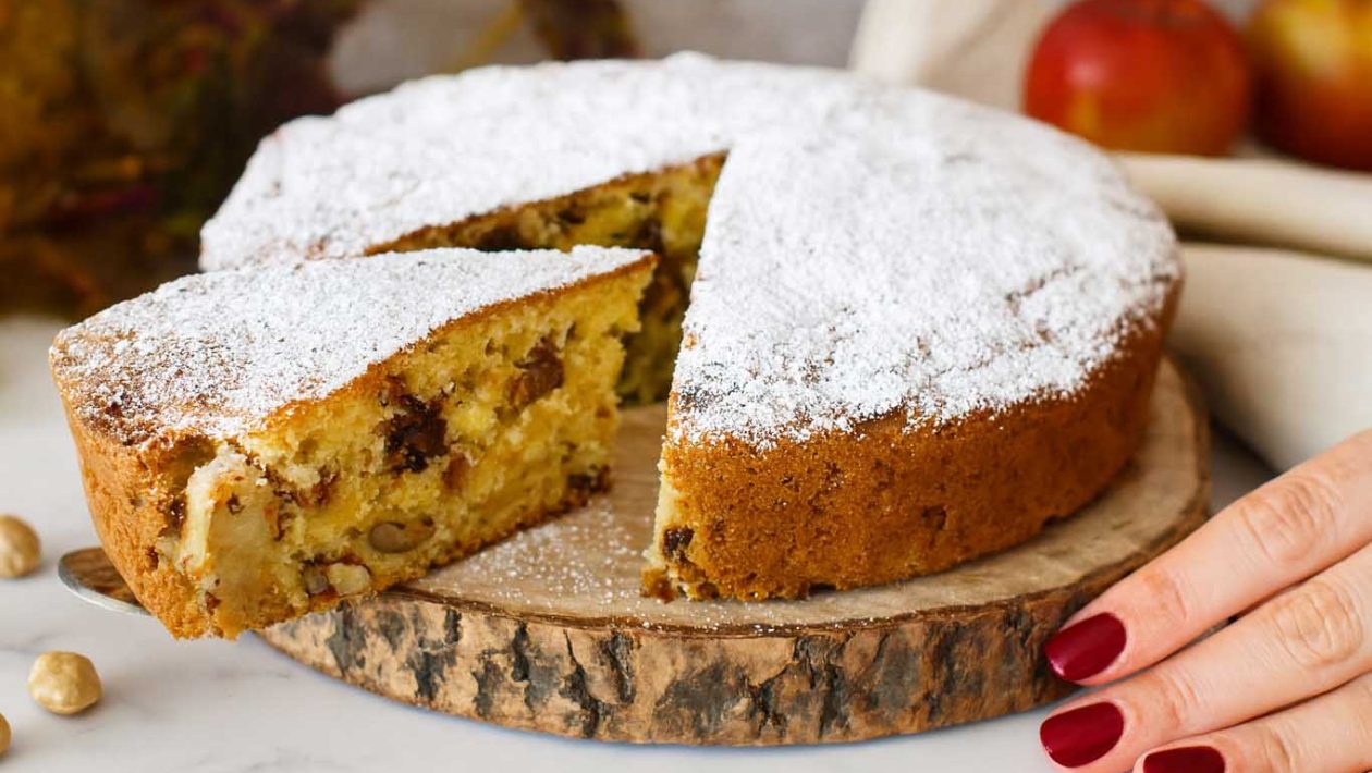 Makea, Tuoksuva Ja Hedelmäinen: Tämä Kakku Omenoista Ja Kuivatuista Hedelmistä On Terveellistä, Energistä Ja Valmis Alle Tunnissa!