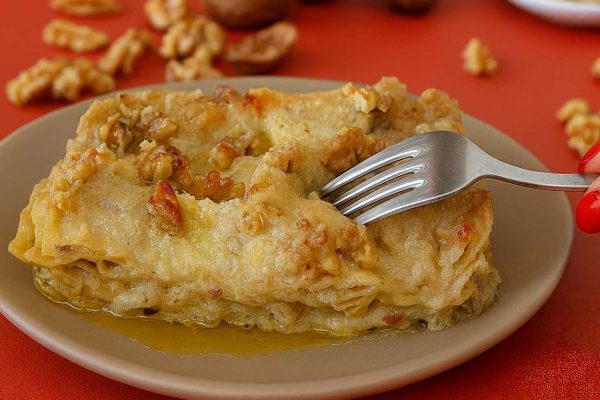 Noudatan Tiukkaa Ruokavaliota, Mutta Hemmottelen Itseäni Tällä Lasagnessa Tuntematta Syyllisyyttä: Kermainen, Tuoksuva Ja Pähkinä Béchamel-Kastikkeella Ilman Voita (Vain 380 Kcal Per Annos!