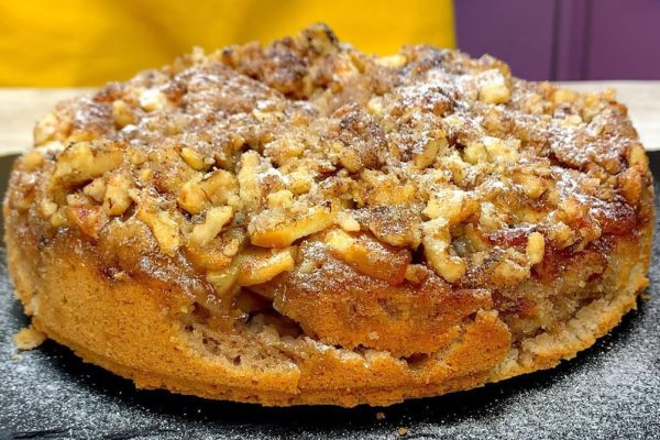 Olen Ravitsemusterapeutti Ja Sen Jälkeen Kun Löysin Tämän Omena-Pähkinäkakun, Isoäitini Kakku On Noussut Toiseksi: Se On Kevyt, Täydellisen Makea Ja Siinä On Vain 170 Kcal Viipaleella!