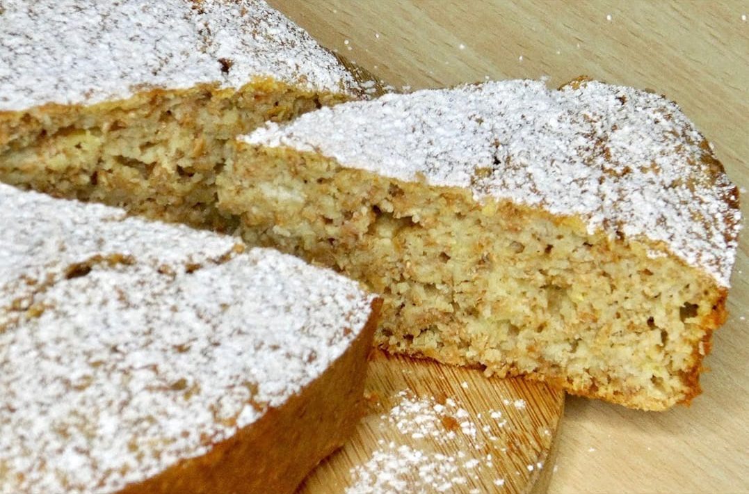 Omena- Ja Päärynäkakku, Se On Huijaus Ei Huijaus: Vaikka Se Olisi Jälkiruoka, Voin Syödä Sen Aamiaiseksi Vaikka Laihduttamalla!