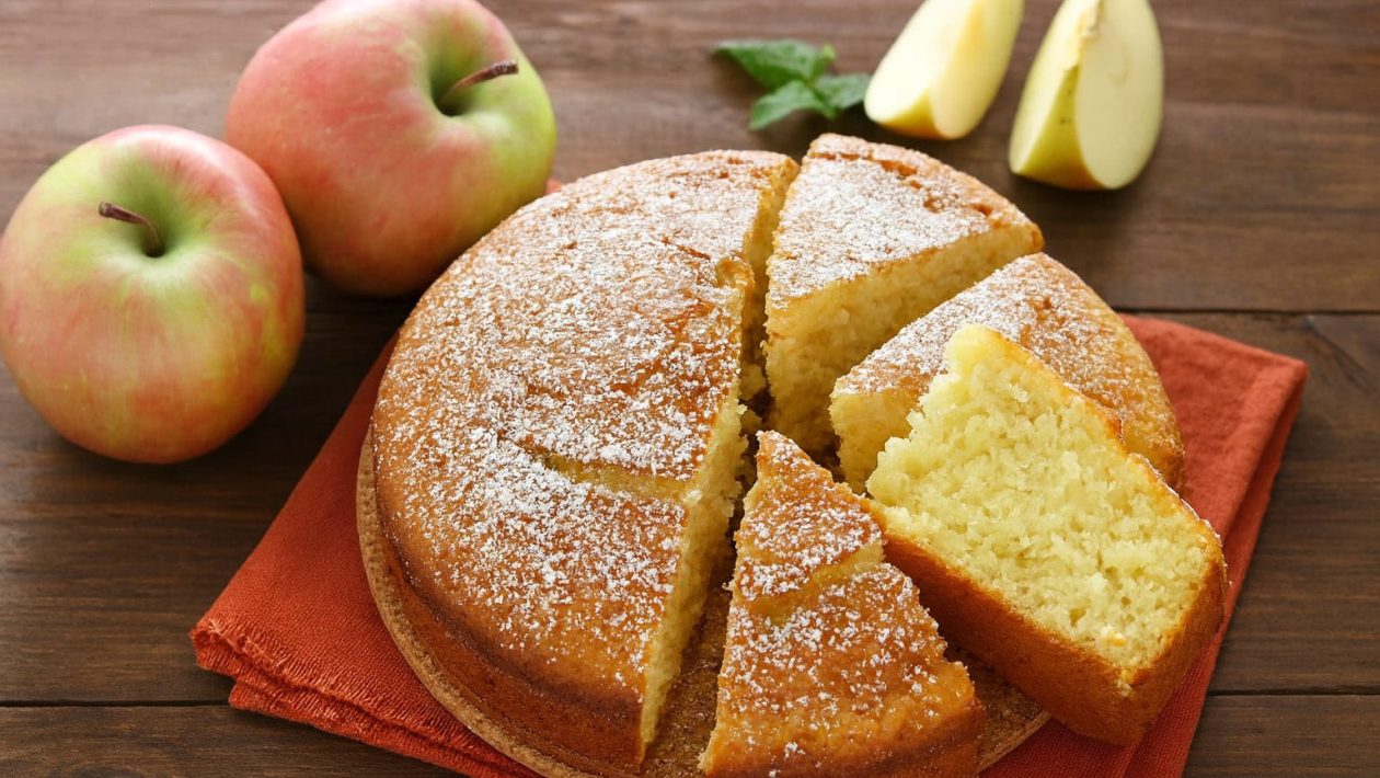 Salaisuus On Sekoittaa Kaikki Yhteen: Omenat, Sitruuna Ja Vähän Jauhoja Kaikkien Aikojen Pehmeimmäksi Kakuksi (Se On Niin Helppoa, Että Teen Sen Jopa Aikaisin Aamulla)!