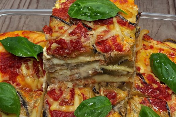 Suosikkilasagneni: Munakoisoilla Ja Ricottalla Bechamelin Sijaan, Kevyt Mutta Superkermainen; Siitä On Tullut Minun Työhevonen!