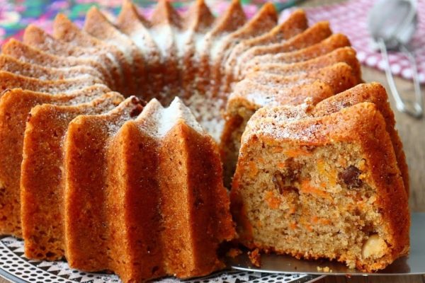 Tuhannen Testin Jälkeen Löysin Täydellisen Kakun Pysymään Kunnossa: Porkkanat, Pähkinät Ja Suussa Sulava Taikina!