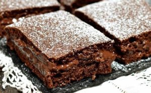 Vain 100 Kcal | Aloitin Vaivaamisen, Mutta Minulla Ei Ollut Kananmunia, Maitoa Tai Sokeria: Mutta Tämä Kakku Oli Kuitenkin Poissa Tästä Maailmasta!