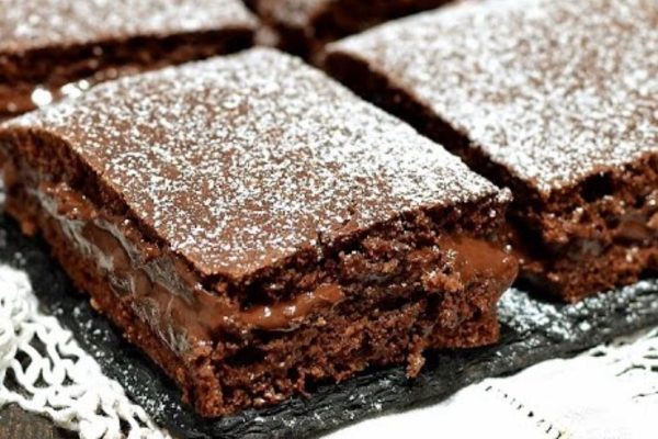 Vain 100 Kcal | Aloitin Vaivaamisen, Mutta Minulla Ei Ollut Kananmunia, Maitoa Tai Sokeria: Mutta Tämä Kakku Oli Kuitenkin Poissa Tästä Maailmasta!