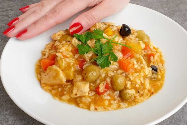 Non È Una Paella Ma Quasi, Così Buono Che Un Altro Po’ Non Facevo In Tempo A Impiattarlo: Il Mio Arroz Con Pollo È Imbattibile!
