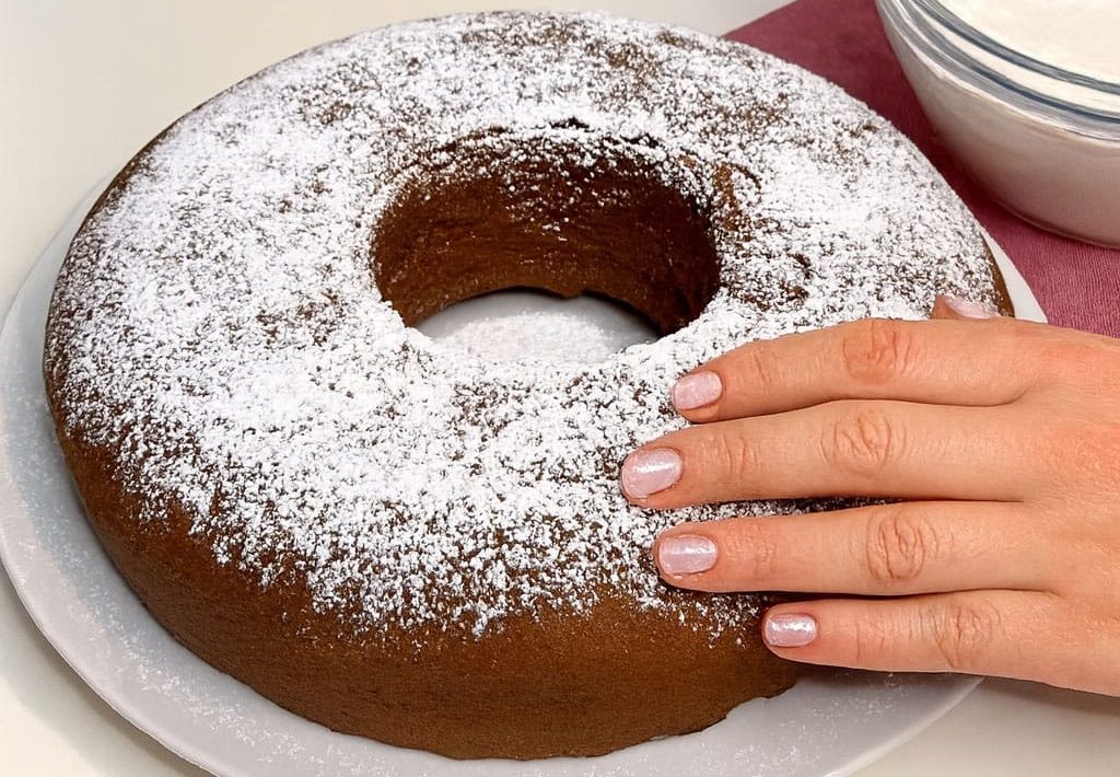 La Ciambella Al Cacao Più Soffice E Leggera Che Abbia Mai Fatto: Solo Albumi, Niente Burro Né Tuorli, Perfetta A Dieta E Con Sole 140 Calorie A Fetta!