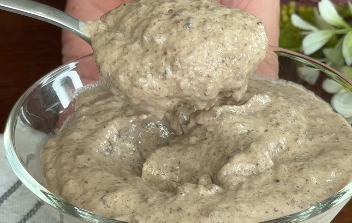 Jälkiruoka Jogurtilla, Kuivatuilla Hedelmillä Ja Siemenillä